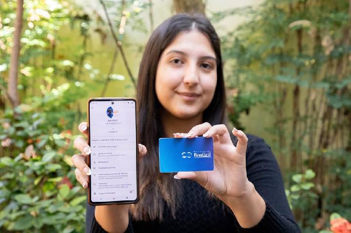 Barueri amplia serviços digitais e permite recarga de transporte via WhatsApp