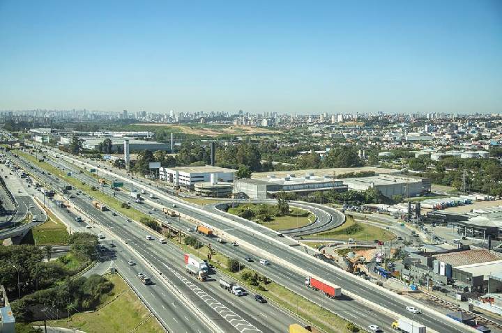 Barueri é líder entre grandes cidades em indicadores digitais e se destaca em renda e emprego