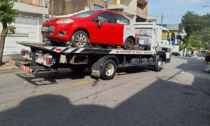 Barueri intensifica fiscalização e remoção de veículos abandonados