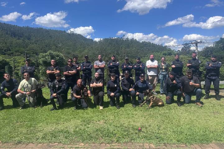 Cajamar recebe curso de operações com cães policiais com participação de forças de segurança da região