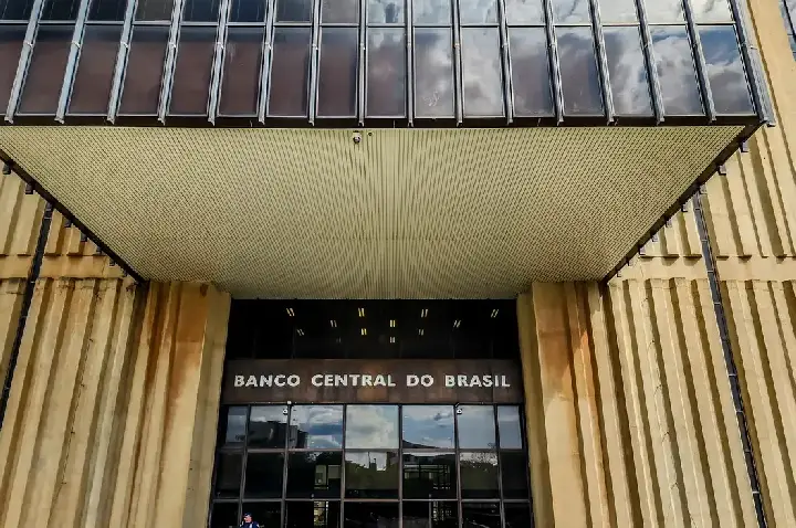 Copom se reúne nesta quarta com petróleo sob pressão da guerra