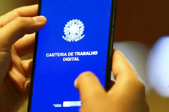 Desemprego cai para 5,3%, o menor para o trimestre terminado em julho