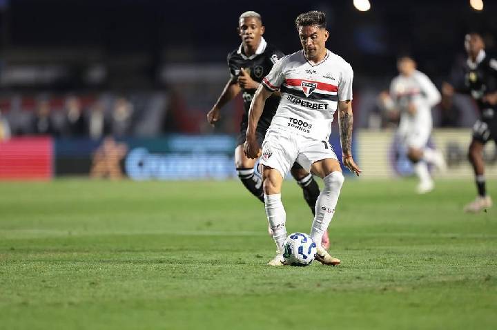 Enzo Díaz e Wendell deixam jogo do São Paulo com problemas médicos e preocupam para Libertadores