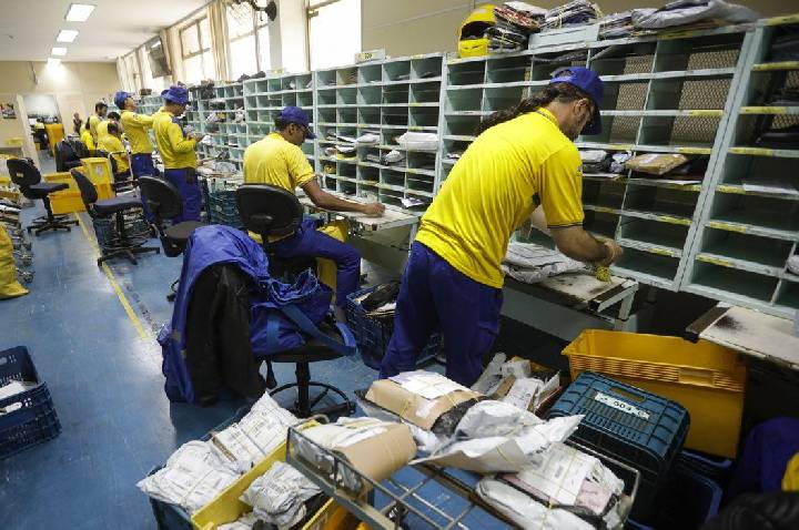 Greve nos Correios: TST determina manutenção de 80% do efetivo