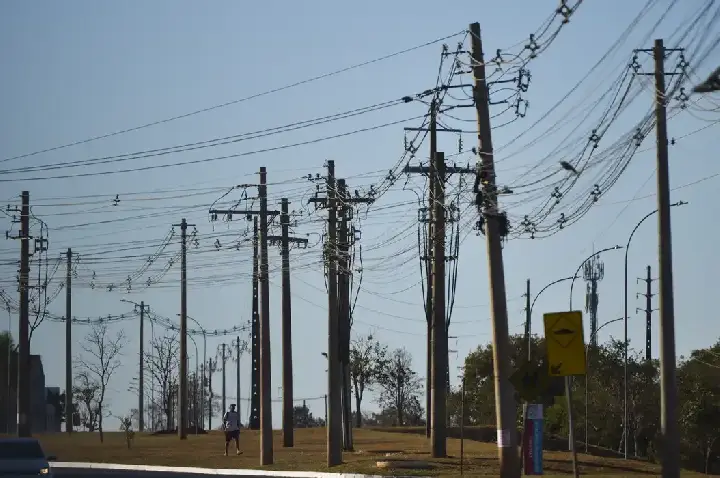 Número de acidentes com a rede elétrica cresceu no Brasil em 2025