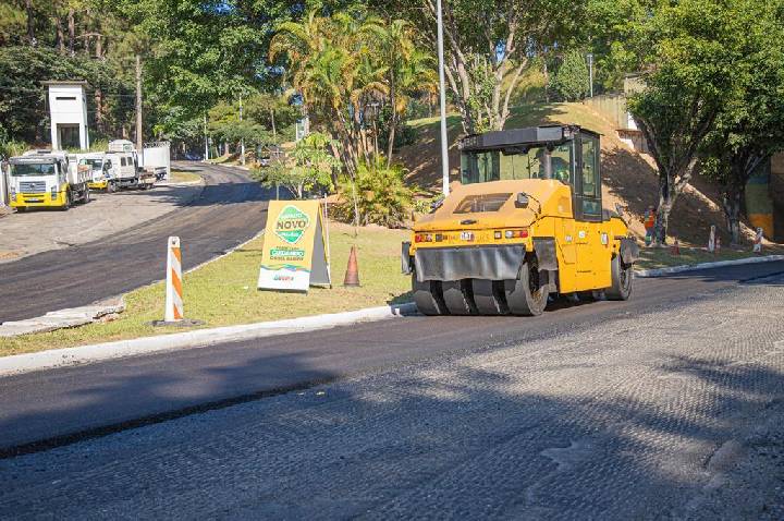Prefeitura avança com recapeamento no Centro de Barueri