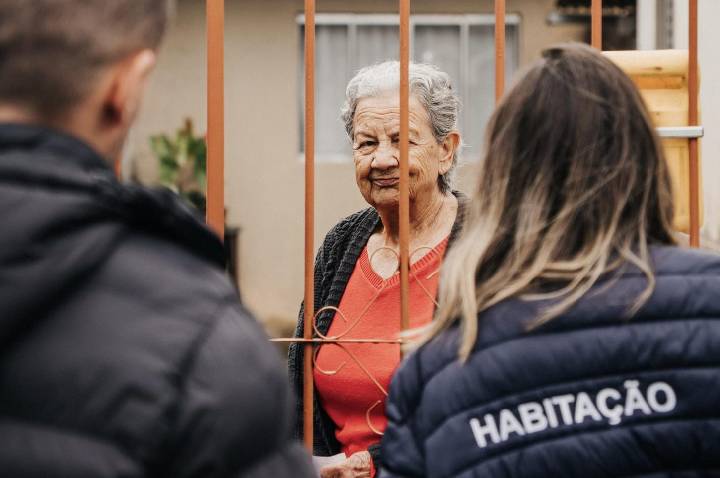 Prefeitura de Cajamar inicia selagem de imóveis no DER Gato Preto pelo programa Casa Legal