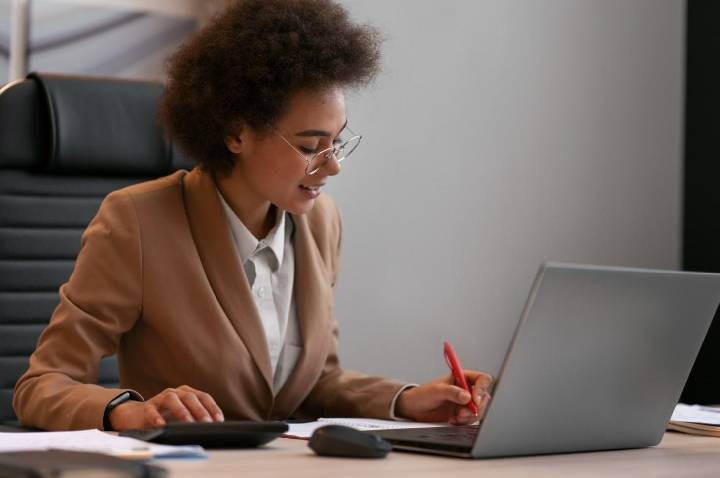 Secretaria de Trabalho e renda tem inscrições para curso gratuito de Assistente Administrativo