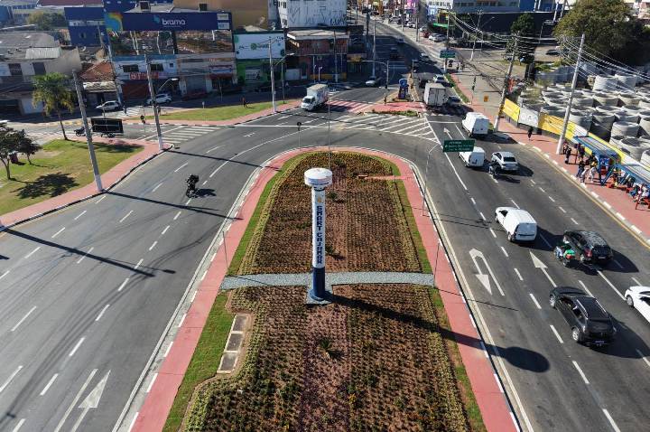 Smart Cajamar amplia monitoramento inteligente com totens de segurança em diferentes pontos da cidade
