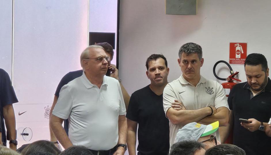 Corinthians notifica empresário amigo de Augusto Melo por dívidas em camarotes da Neo Química Arena
