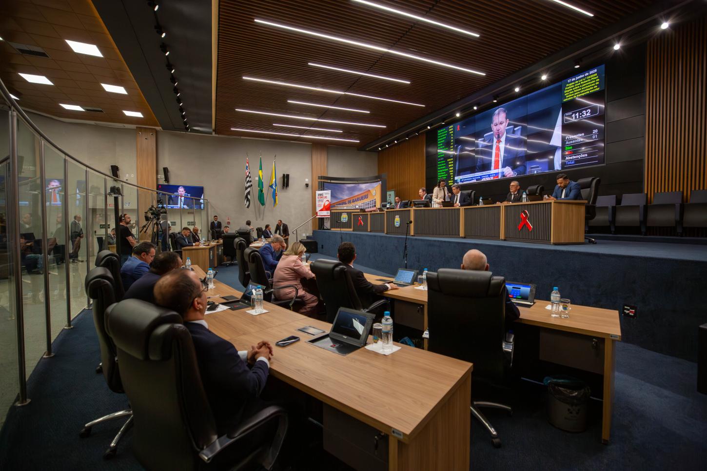 Transporte escolar poderá usar faixa de ônibus em horário de pico em Barueri
