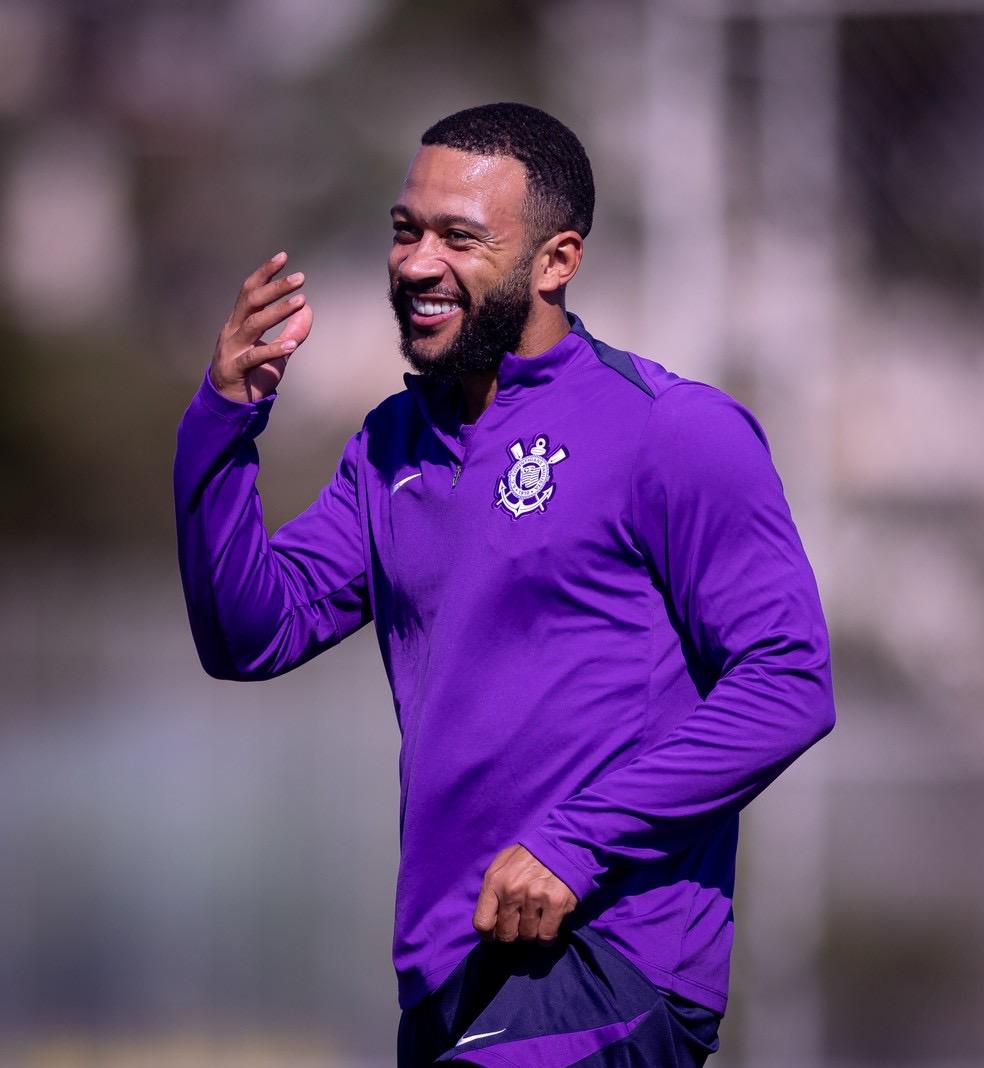 Cobrança, treta com Neto e falta em treino: Memphis Depay coleciona polêmicas no Corinthians