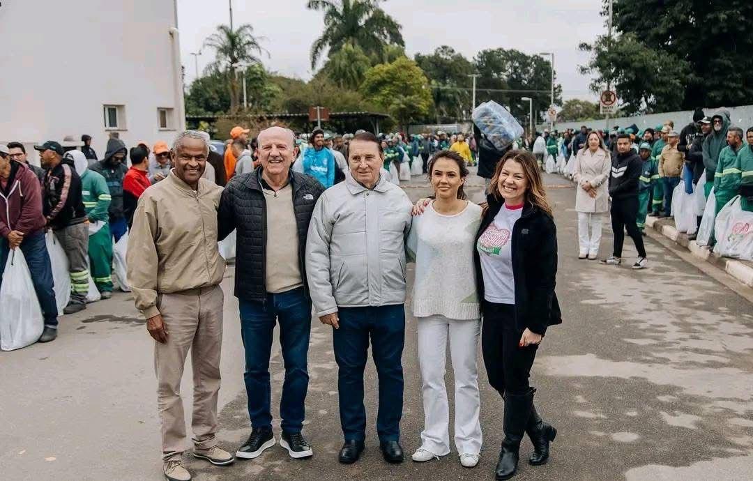 Deputada Estadual Bruna Furlan participou da entrega da campanha do agasalho ao lado do Prefeito de Barueri Beto Piteri e da Vice Doutora Cláudia