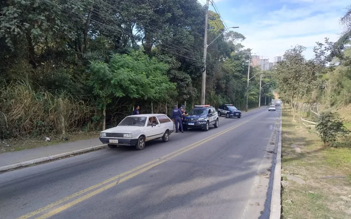 GCM de Barueri apreende veículo de motorista flagrado em crime ambiental com apoio do Sistema Detecta