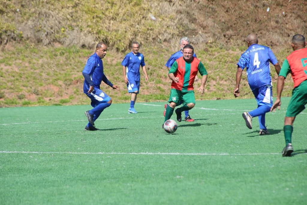 Amador tem goleadas no futsal e no futebol