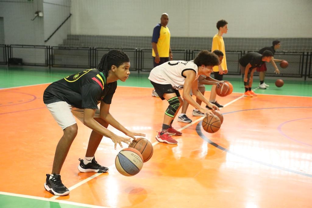Basquete movimenta alunos das Escolas de Esportes de Barueri