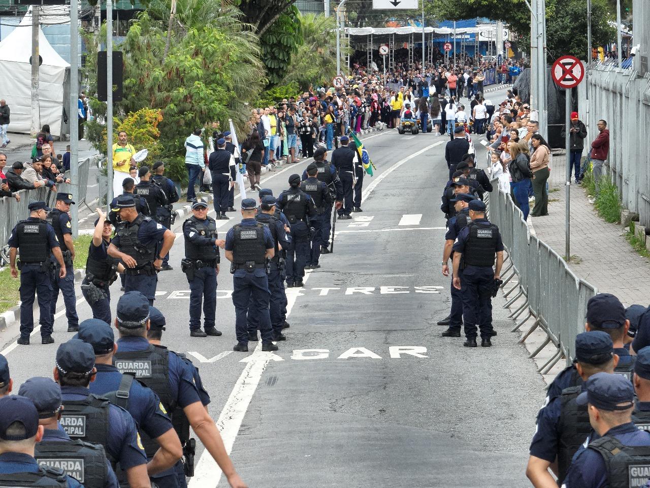Jandira celebra suas raízes e olha para o futuro com desfile cívico-cultural