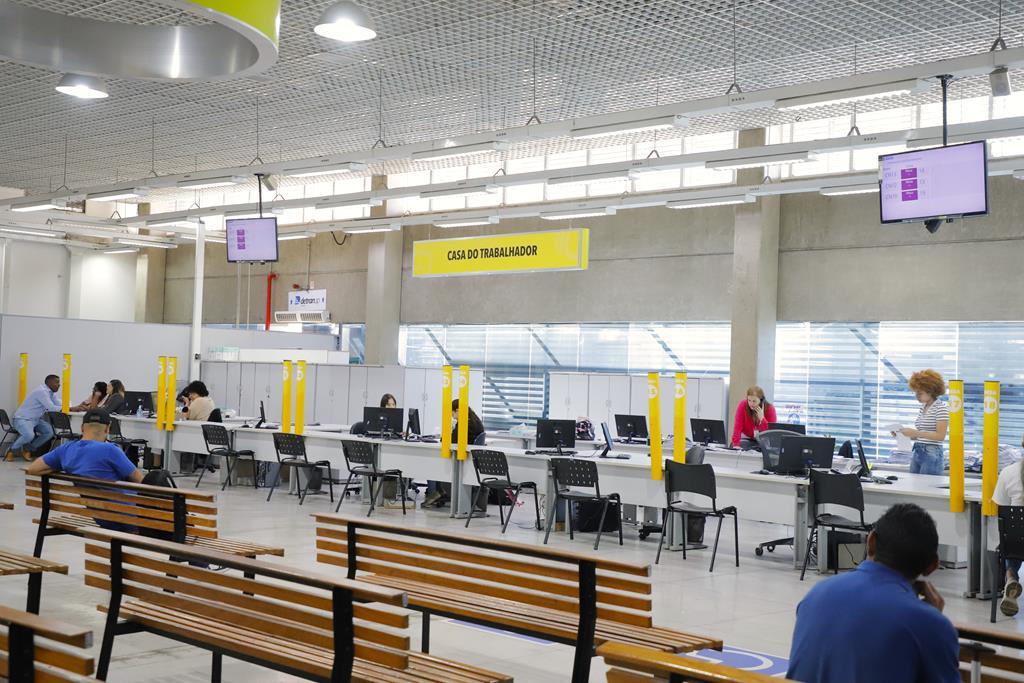 Casa do Trabalhador de Barueri divulga 49 vagas de emprego