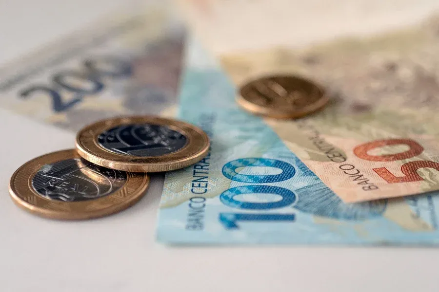 Dinheiro esquecido: brasileiros podem resgatar R$ 10 bilhões, diz BC