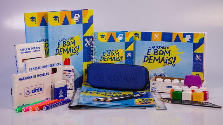 Cotia: Educação entrega 34 mil kits de material escolar para alunos do Jardim ao nono ano do Ensino Fundamental