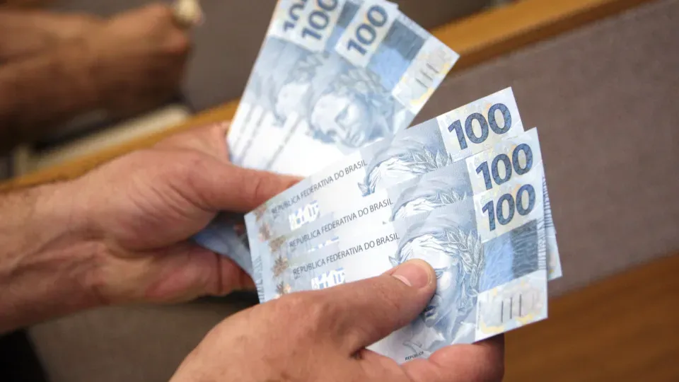 Salário mínimo terá ganho real de 2,3% em 2027 após alta do PIB de 2025