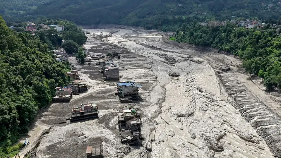 Avalanche de lama causa pânico no Tibete e Nepal