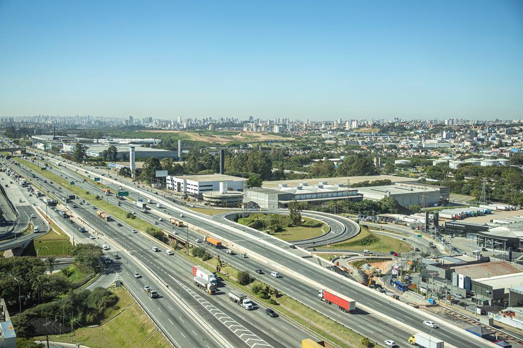 Barueri é líder entre grandes cidades em indicadores digitais e se destaca em renda e emprego
