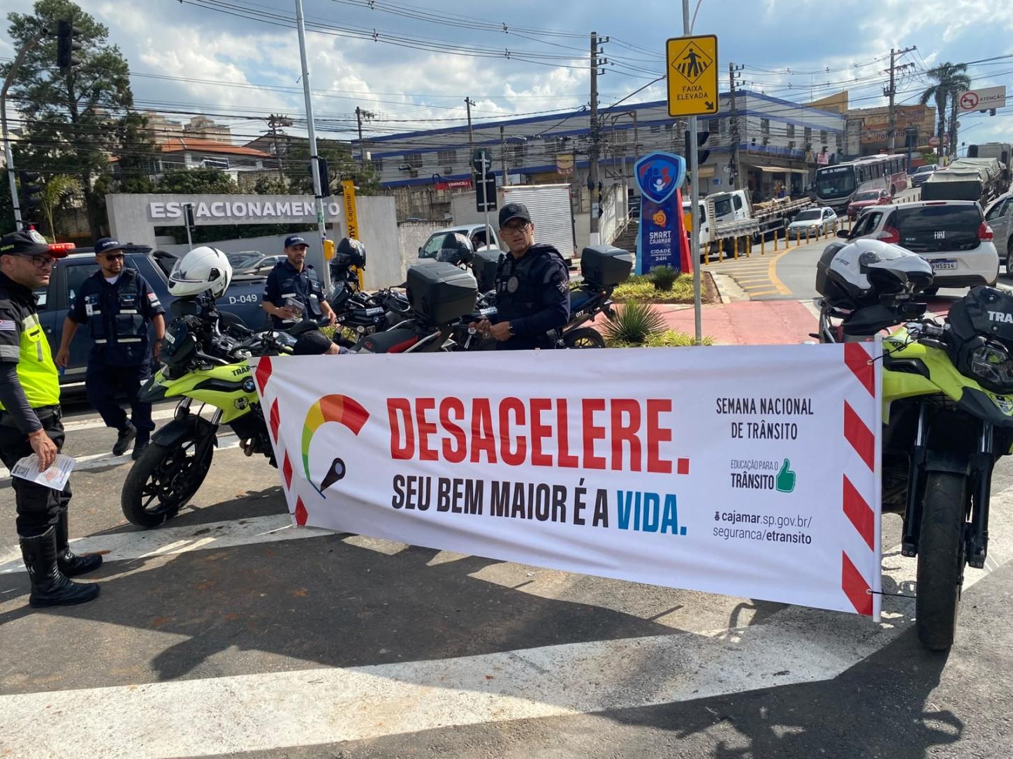 Cajamar encerra Semana Nacional de Trânsito com ação educativa voltada a motociclistas, motoristas e pedestres